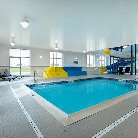 The Landing Hotel & Conference Centre St. Paul Экстерьер фото