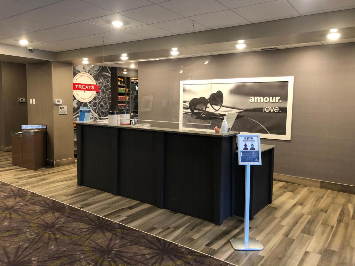 The Landing Hotel & Conference Centre St. Paul Экстерьер фото