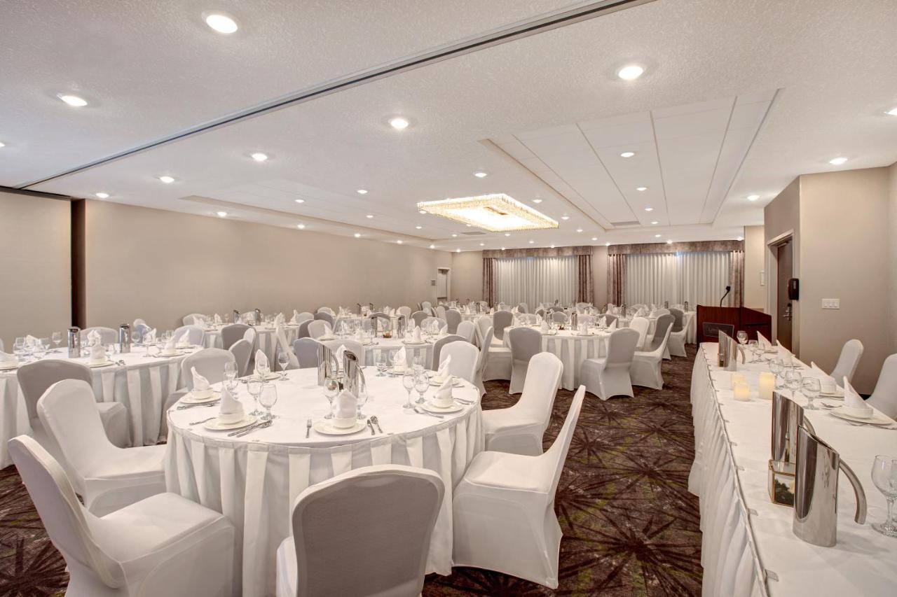The Landing Hotel & Conference Centre St. Paul Экстерьер фото