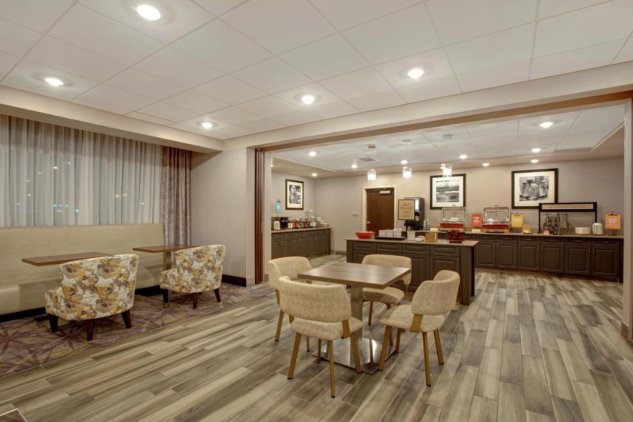 The Landing Hotel & Conference Centre St. Paul Экстерьер фото