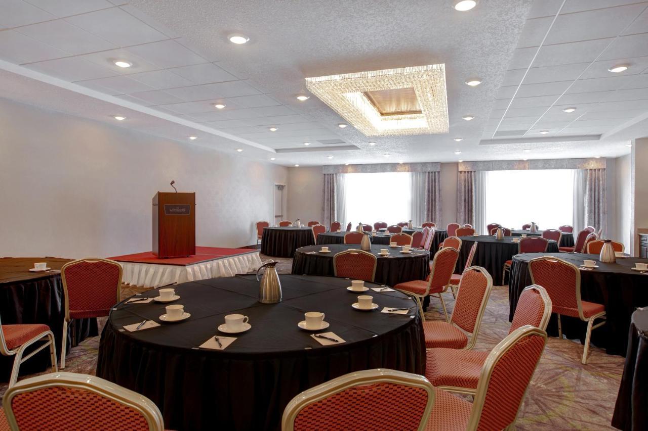 The Landing Hotel & Conference Centre St. Paul Экстерьер фото