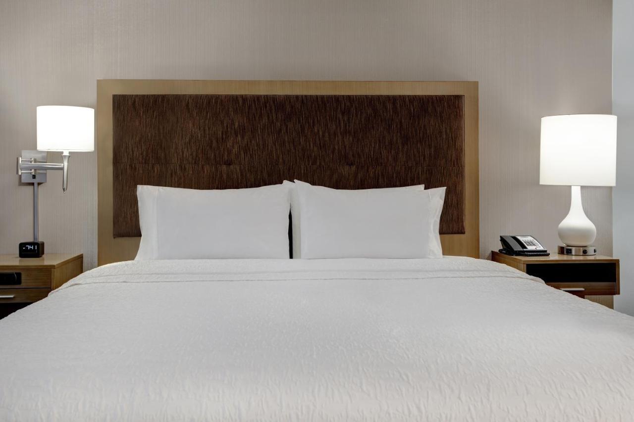 The Landing Hotel & Conference Centre St. Paul Экстерьер фото