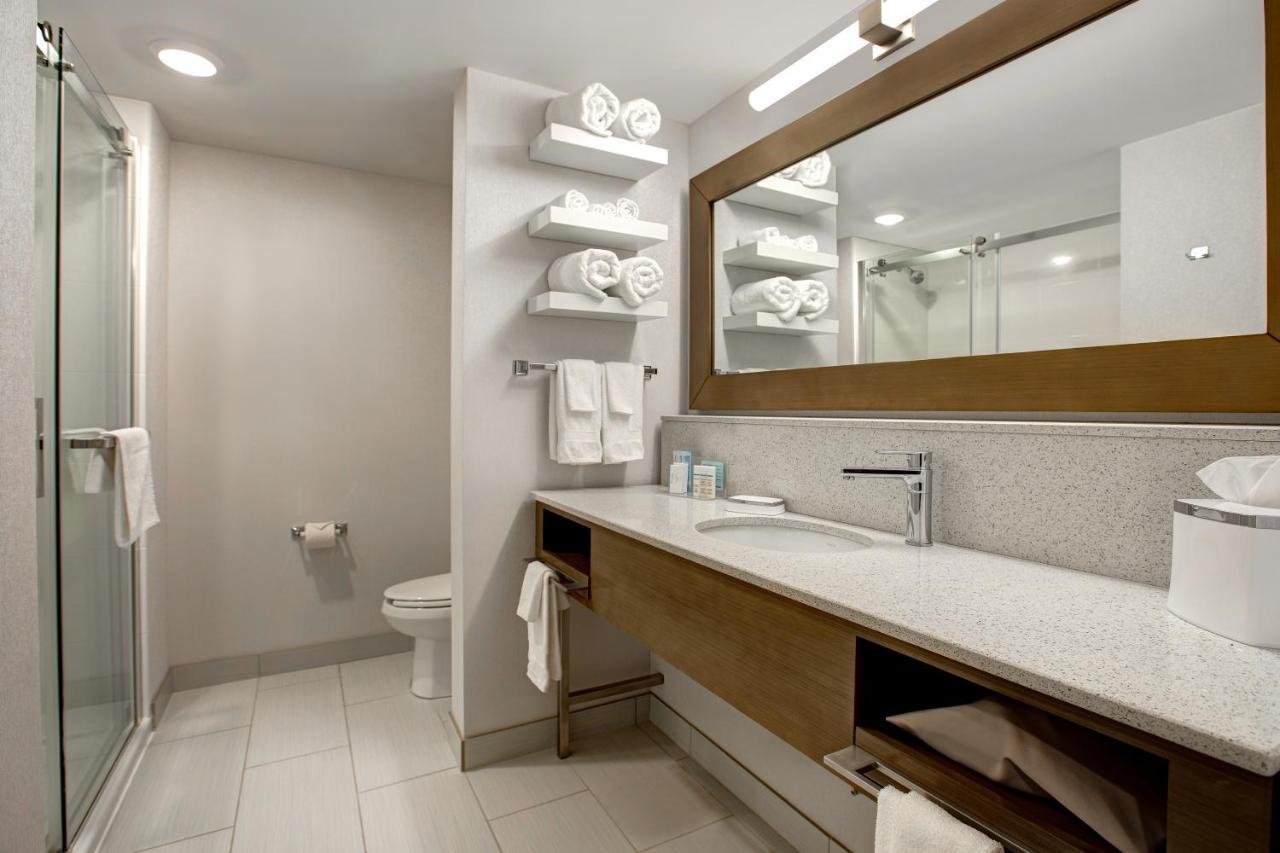 The Landing Hotel & Conference Centre St. Paul Экстерьер фото