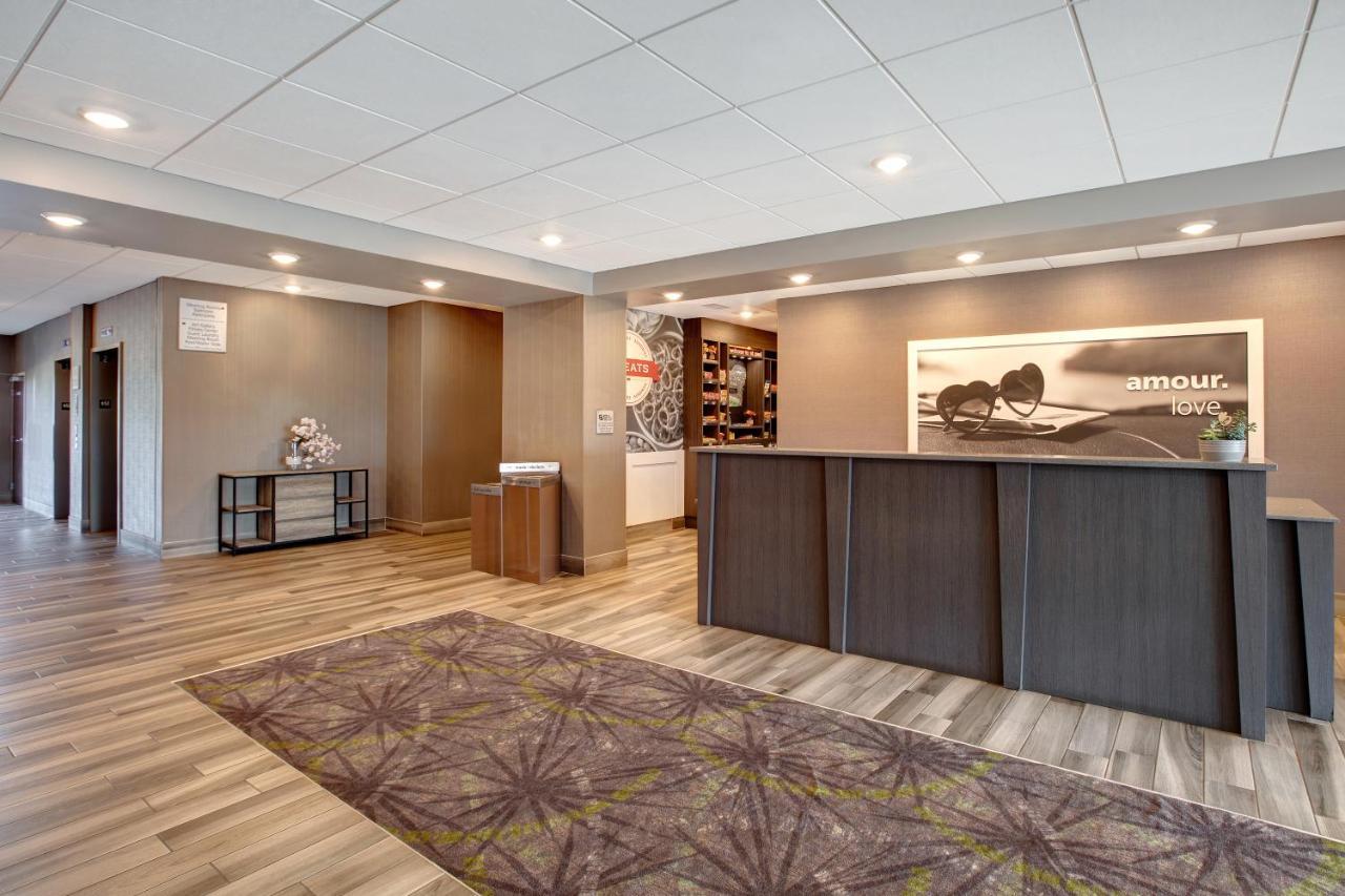 The Landing Hotel & Conference Centre St. Paul Экстерьер фото