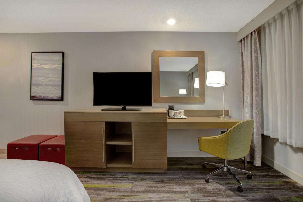 The Landing Hotel & Conference Centre St. Paul Экстерьер фото