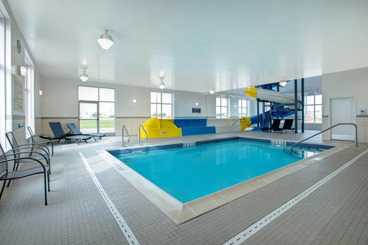 The Landing Hotel & Conference Centre St. Paul Экстерьер фото