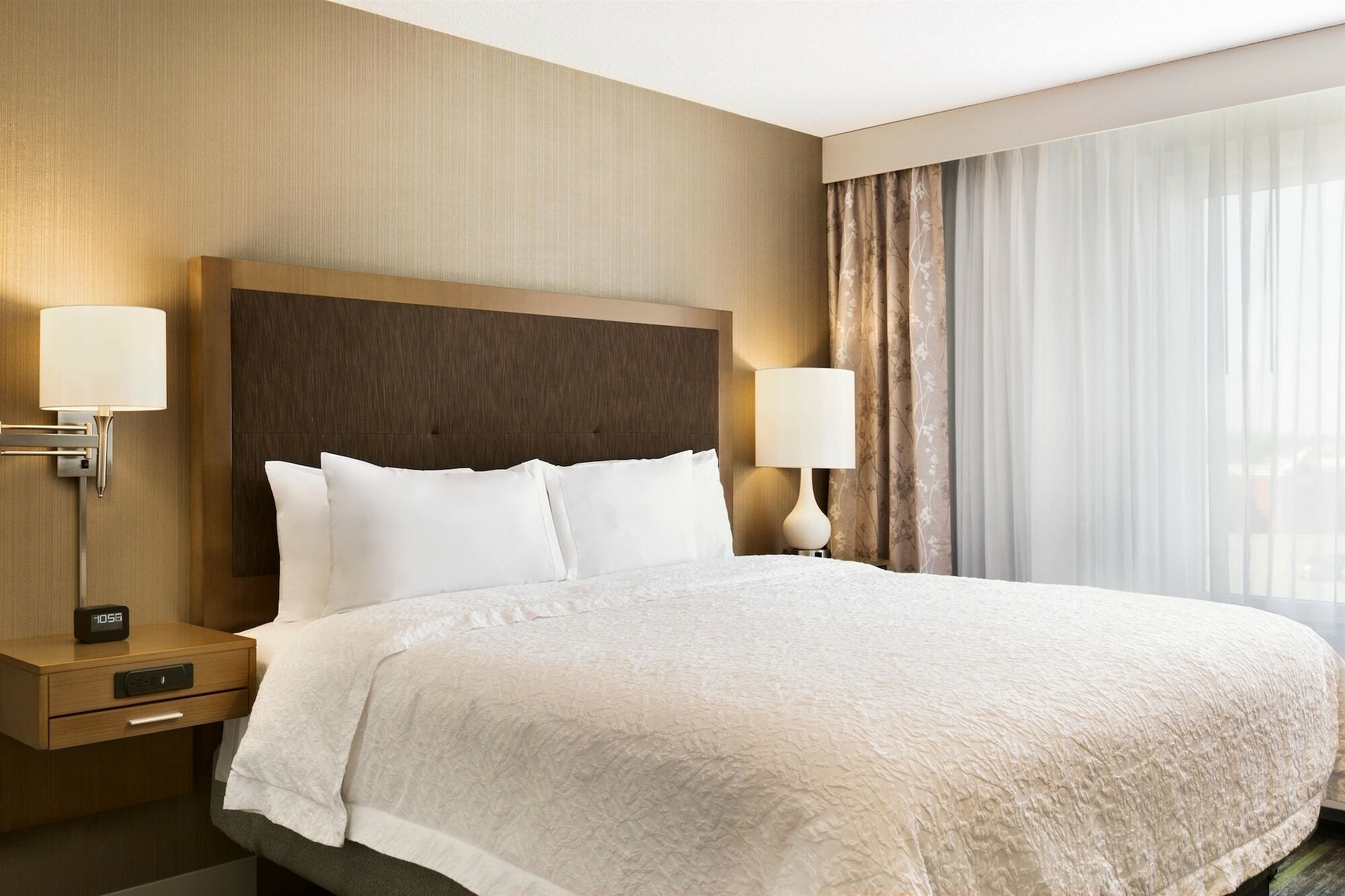 The Landing Hotel & Conference Centre St. Paul Экстерьер фото